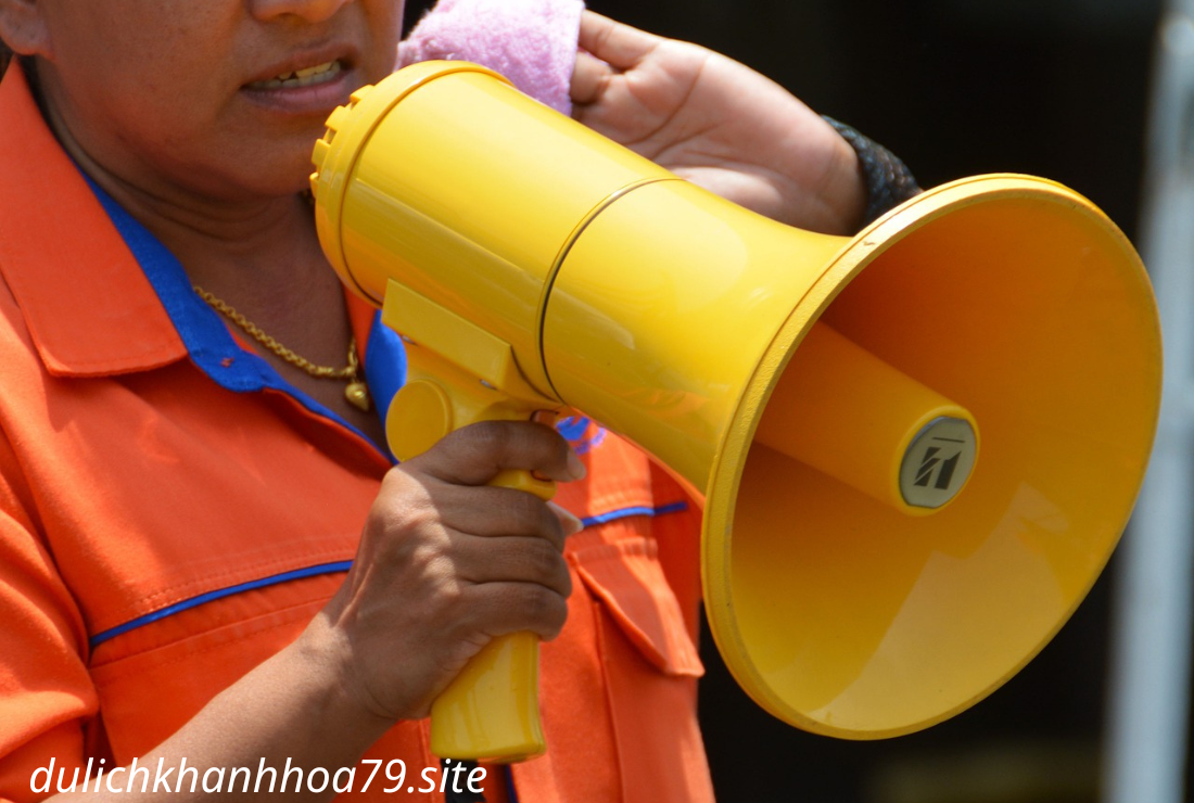 Public health alerts delivering important updates and information on health risks and safety measure